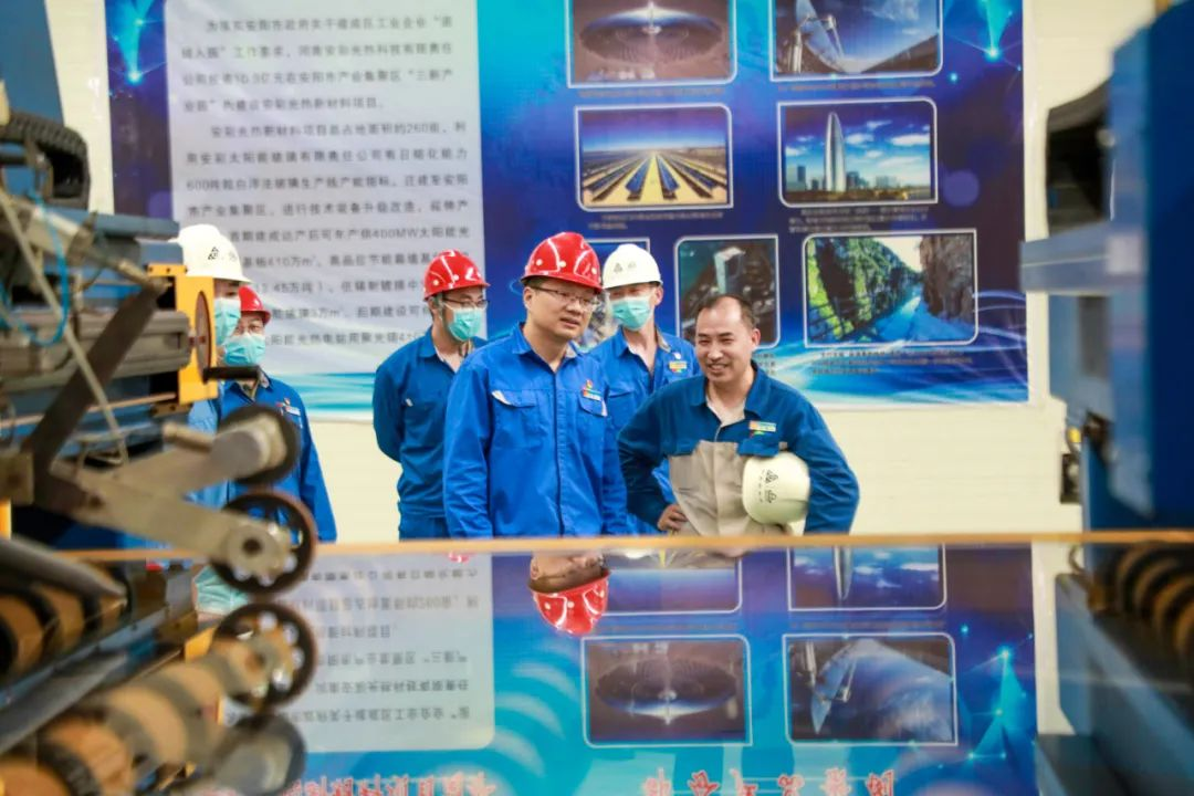 翠籠蒲艾香,慰問(wèn)送安康——安彩高科總經(jīng)理端午節(jié)慰問(wèn)一線職工